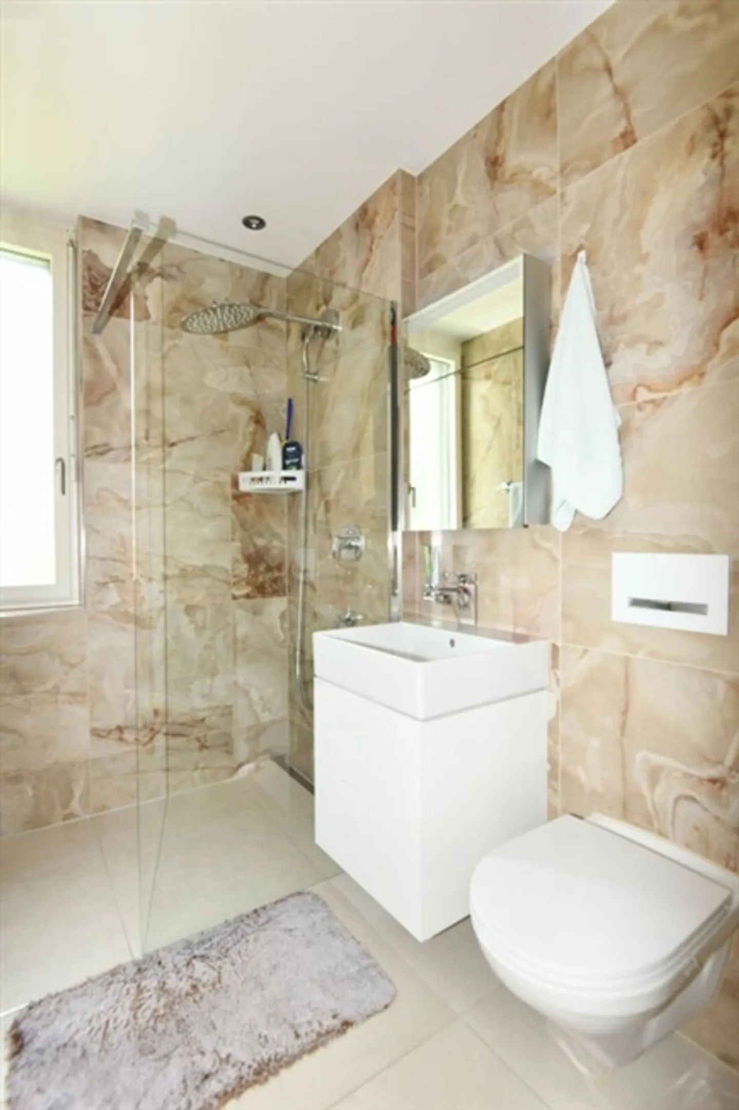 SPACIOUS APARTMENT WITH IDEAL FLOOR PLAN NEAR LAKE - Photo 7 of 9