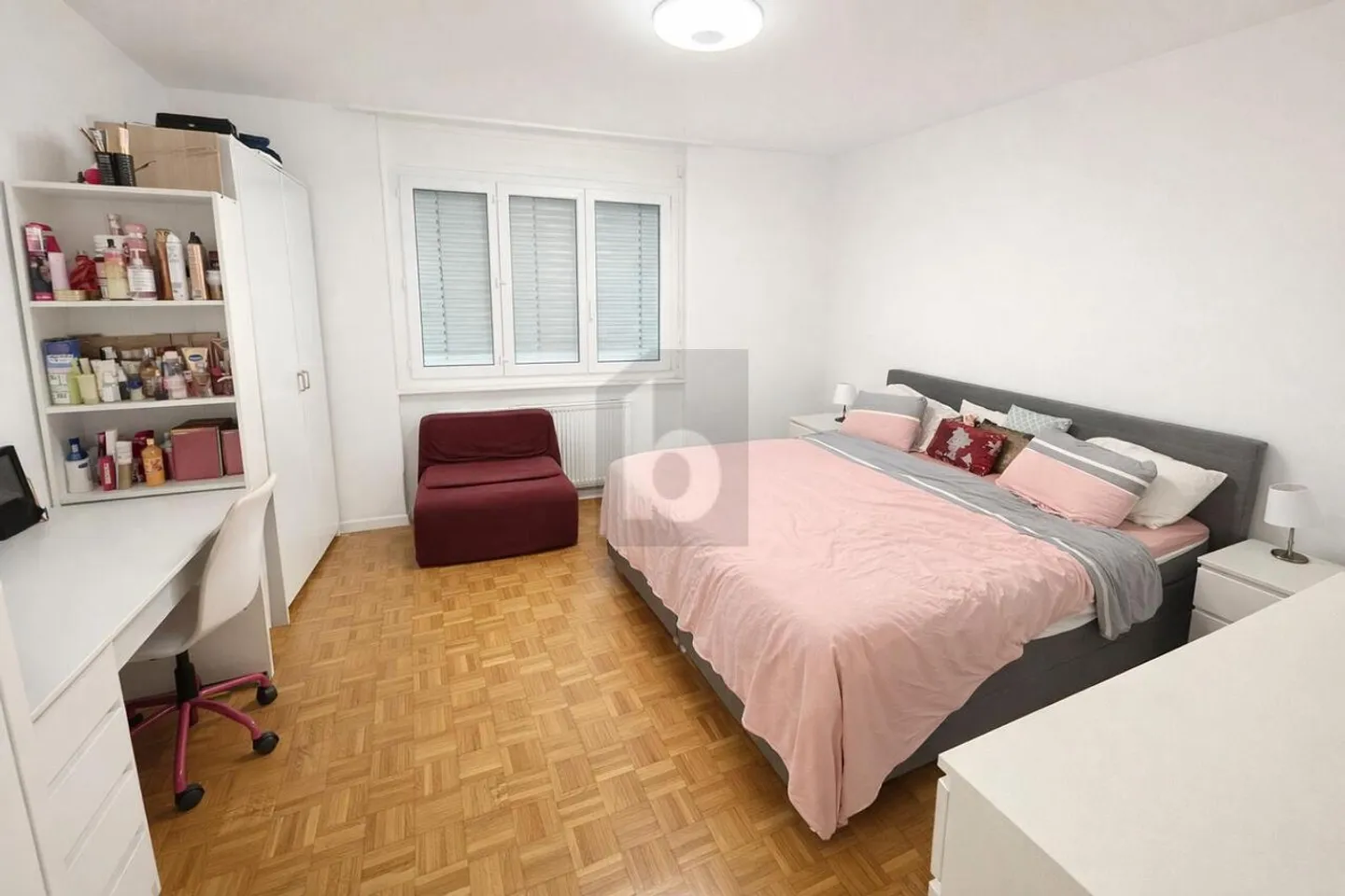 Großzügige Volumen mit Blick auf den See und die Berge - Foto 4 von 6