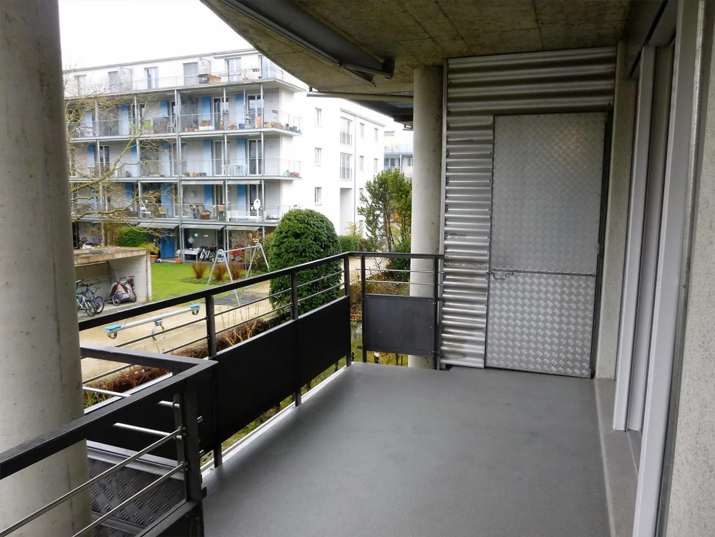 Helle 4.5-Zimmerwohnung mit Gartensitzplatz und Autoabstellplatz - Foto 10 von 12