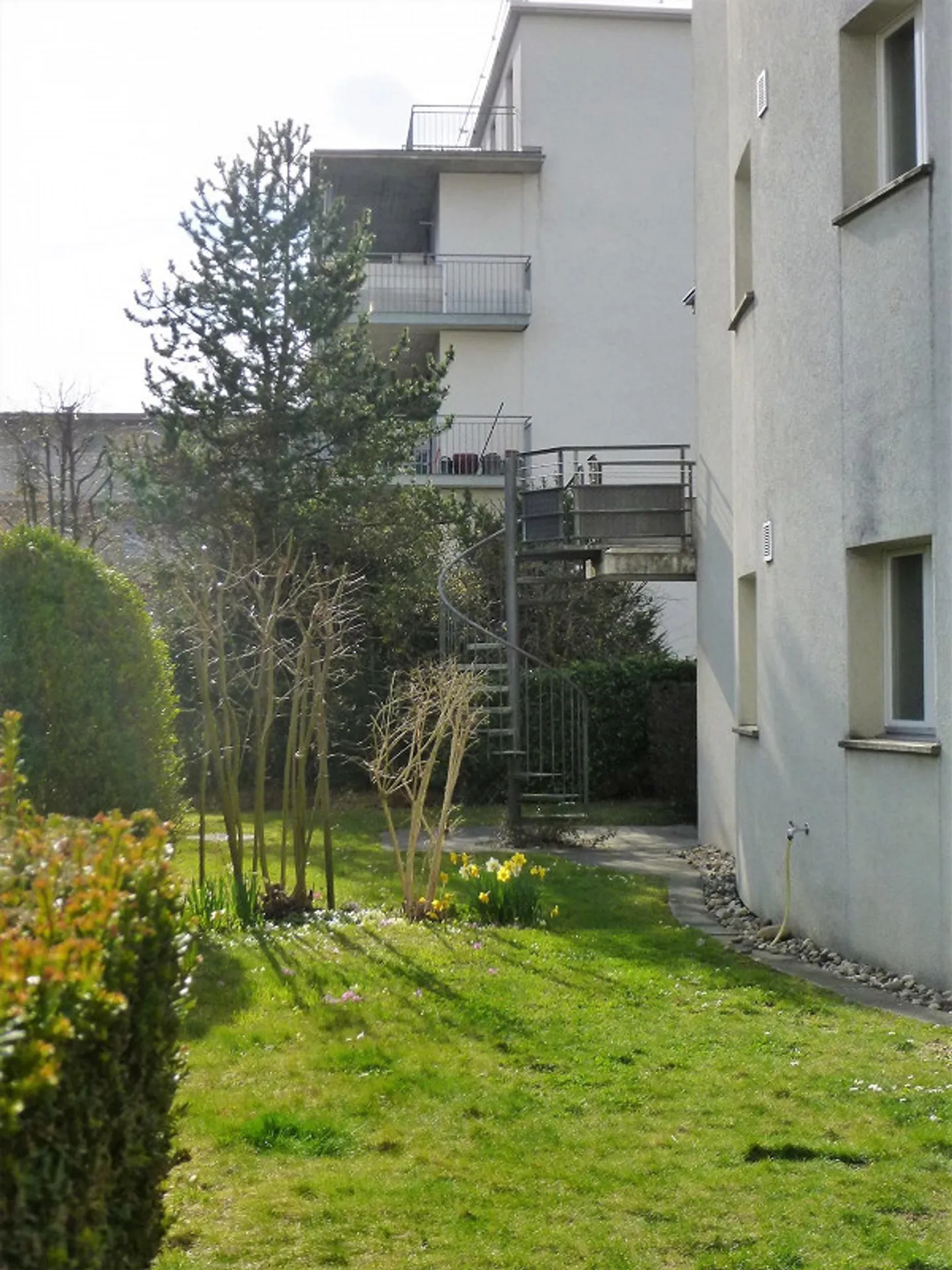 Helle 4.5-Zimmerwohnung mit Gartensitzplatz und Autoabstellplatz - Foto 12 von 12