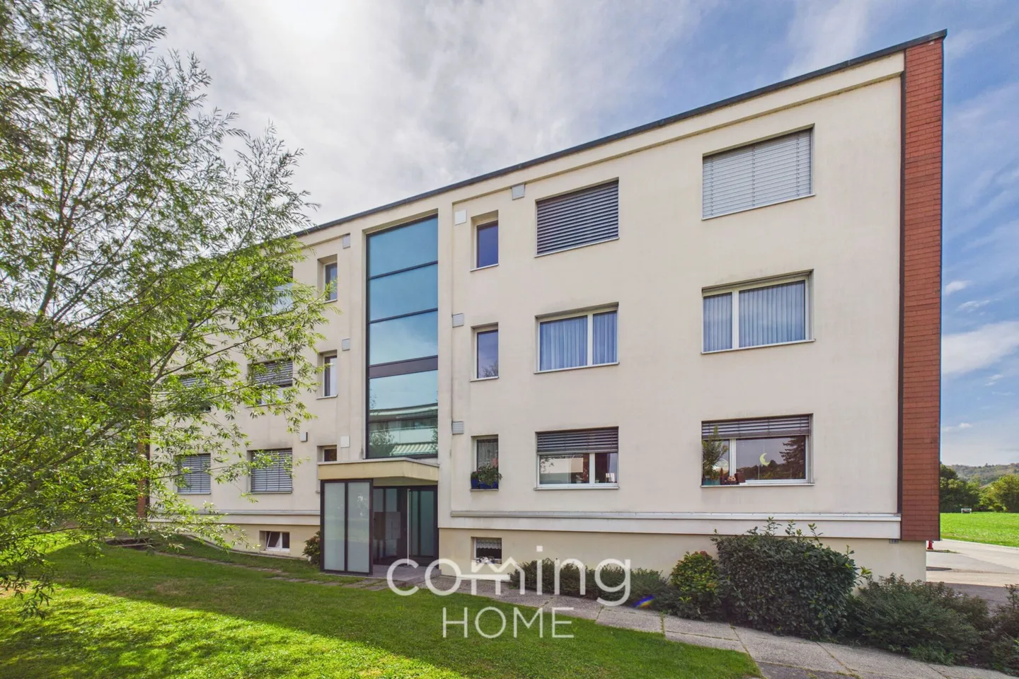 Appartement 4.5 pièces modernisé à Riedholz avec vue sur la montagne et balcon - Photo 1 sur 15