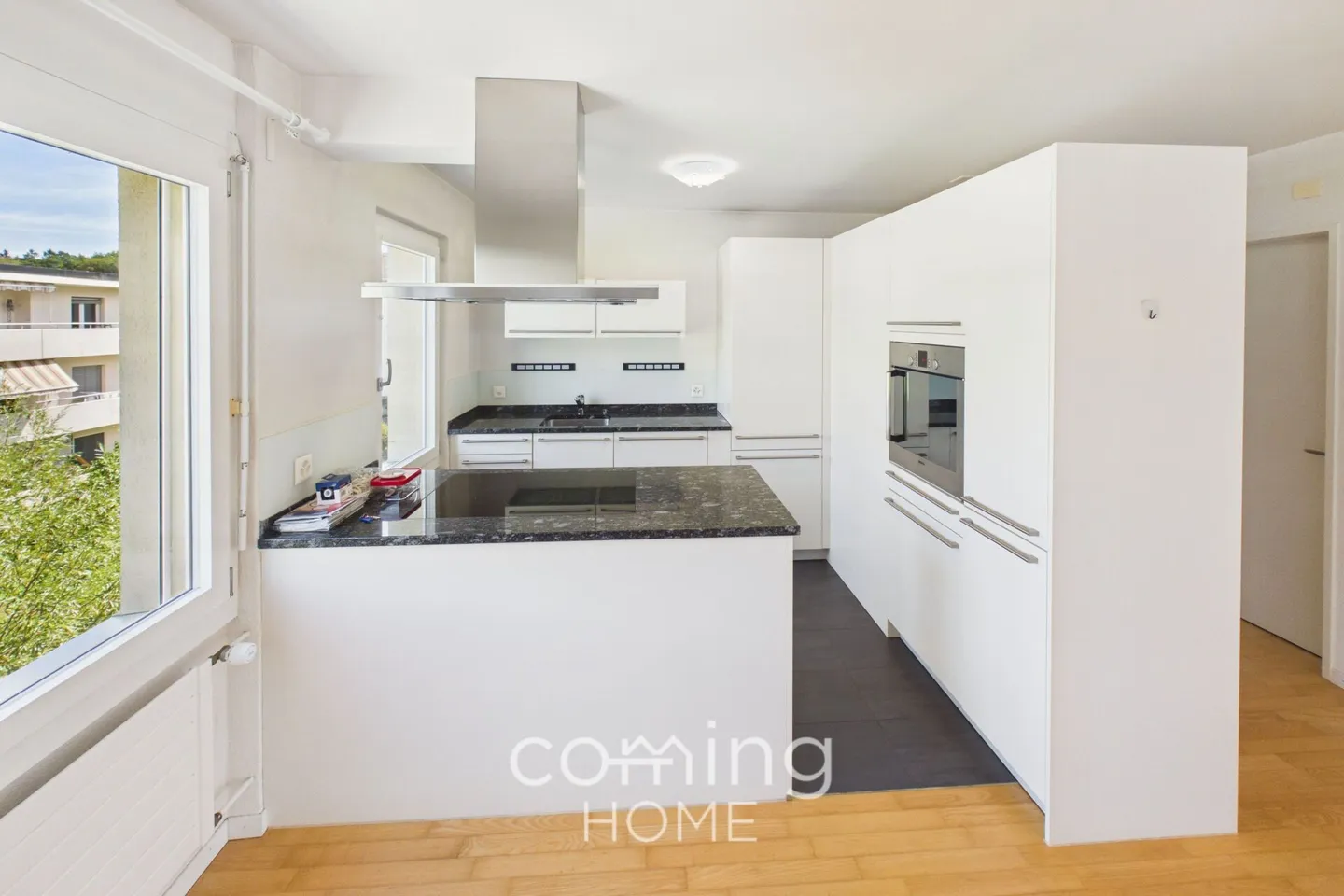 Appartement 4.5 pièces modernisé à Riedholz avec vue sur la montagne et balcon - Photo 2 sur 15