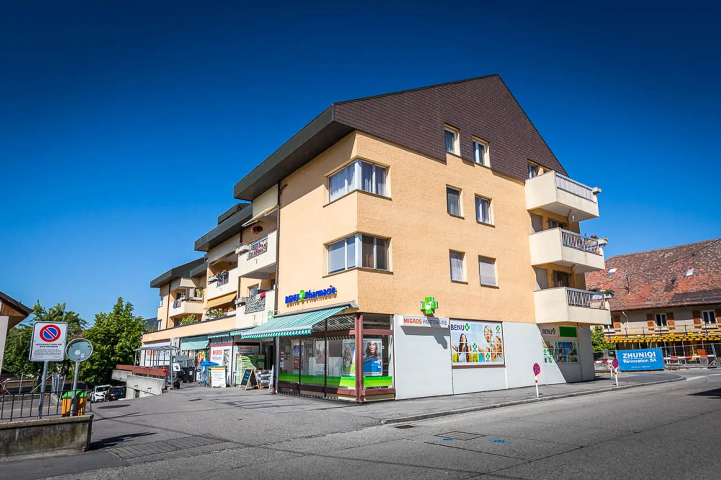 Außenparkplatz für Motorräder - Foto 2 von 2