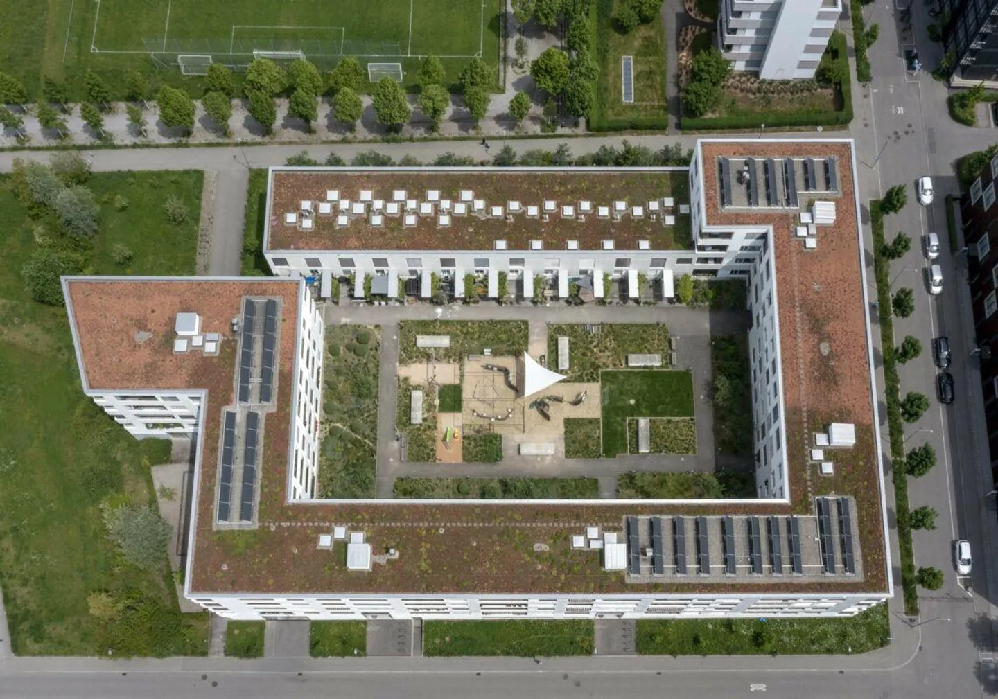 Appartamento luminoso e bellissimo di 3,5 stanze - Foto 8 di 9