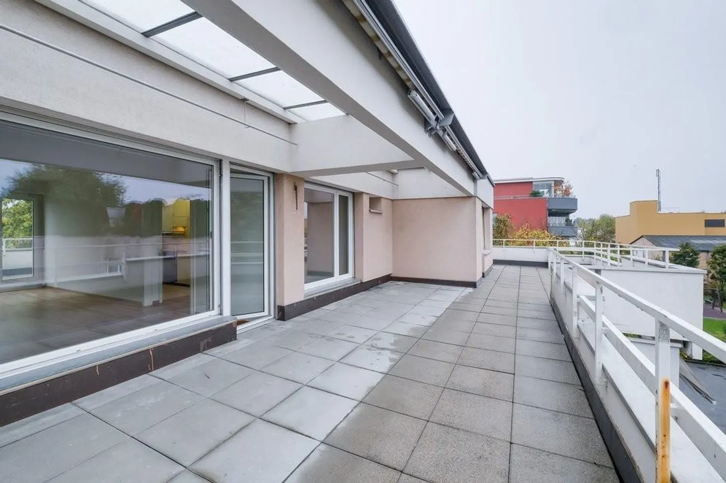 Wunderschönes Apartment mit Terrasse - Foto 8 von 9