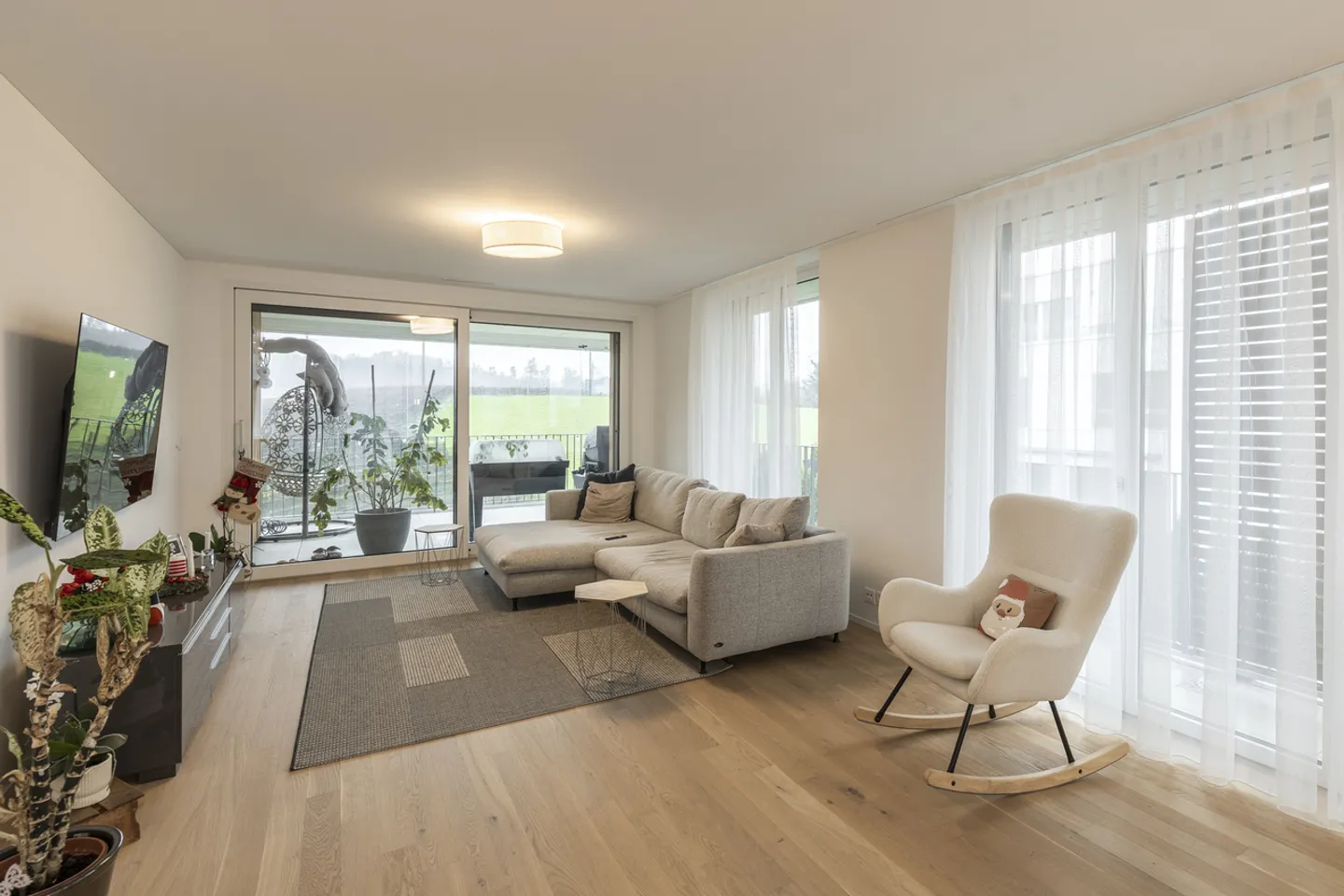 Modern and Stylish Living as a Couple - Photo 2 of 8