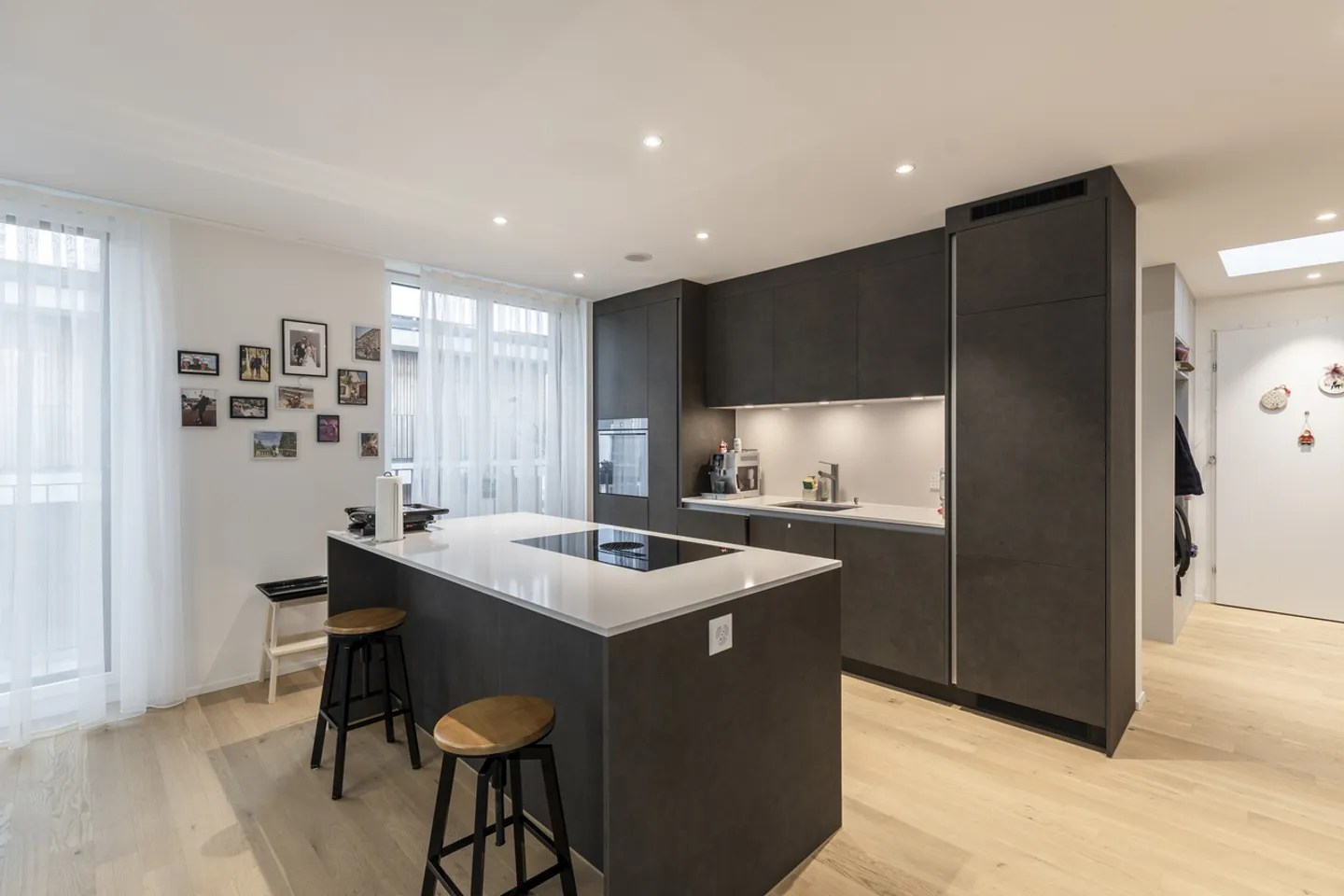 Modern and Stylish Living as a Couple - Photo 3 of 8