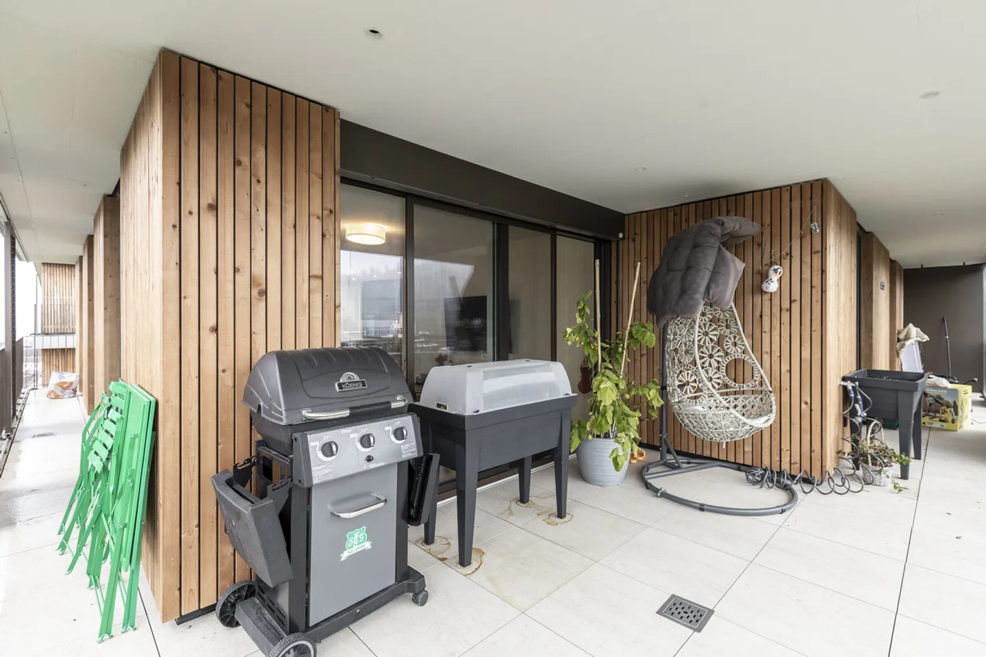 Modern and Stylish Living as a Couple - Photo 6 of 8