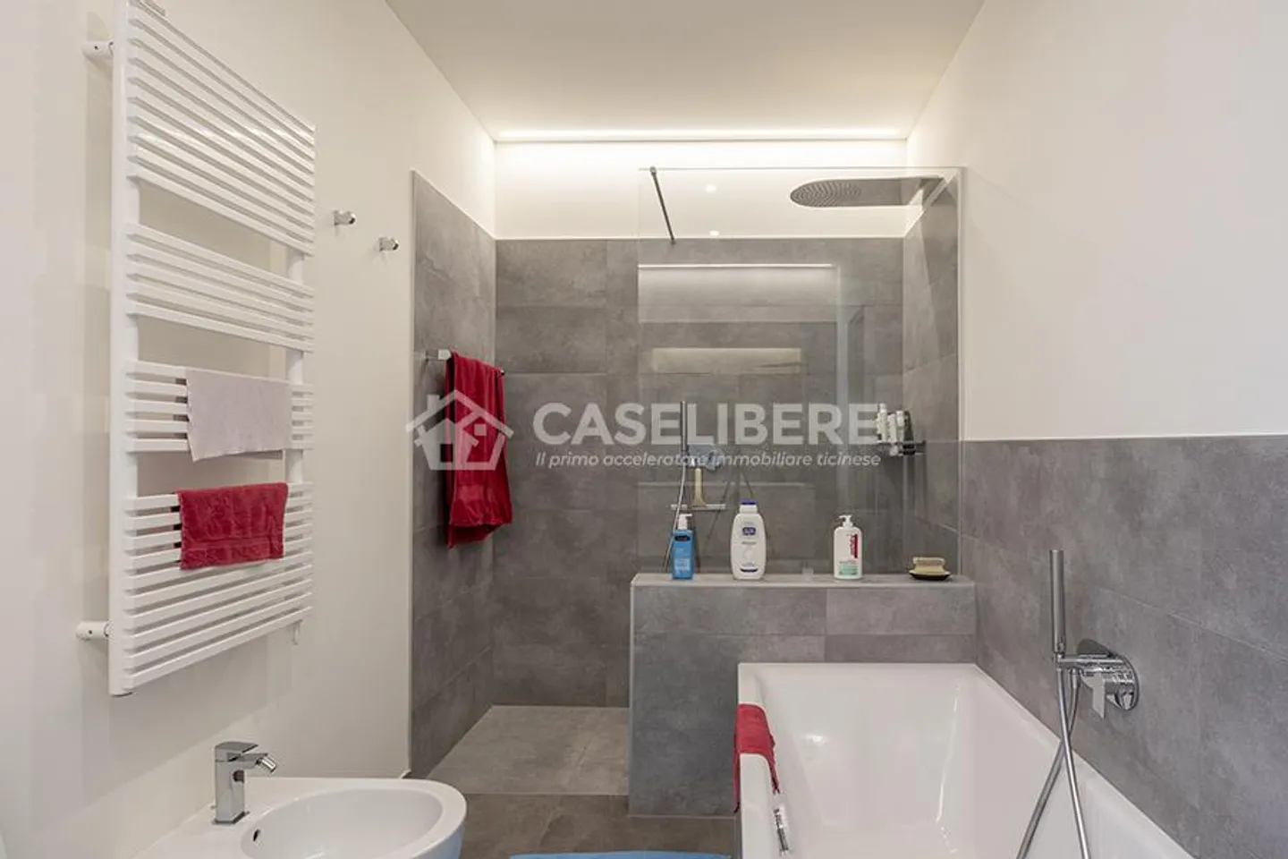 WUNDERBARES HAUS MIT GARTEN IN VAGLIO - Foto 21 von 25