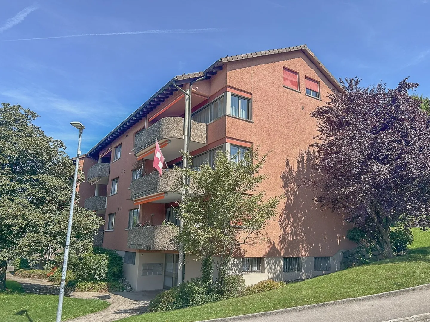 Spacious 3.5-room apartment on the 2nd floor - Photo 2 of 11