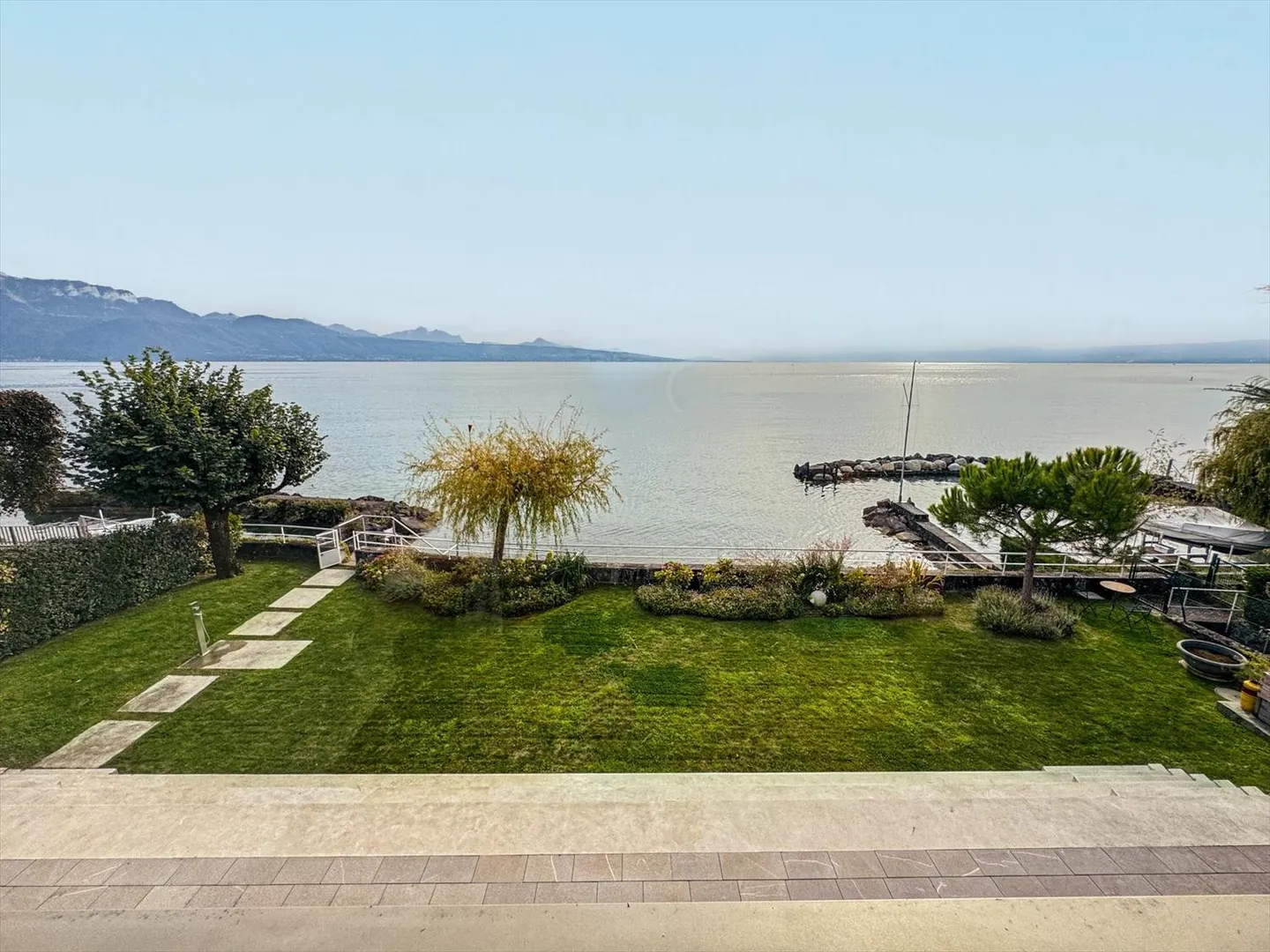 Villa di Eccezione in Prima Linea al Lago! - Foto 5 di 13