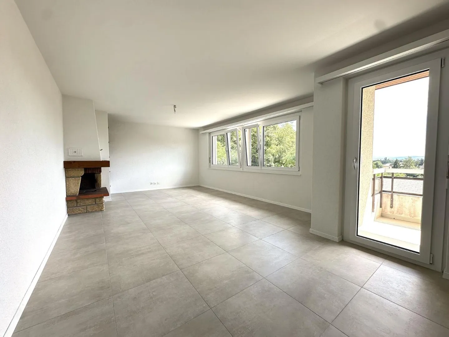 Sehr schöne 4,5-Zimmer-Wohnung komplett renoviert! - Foto 3 von 11