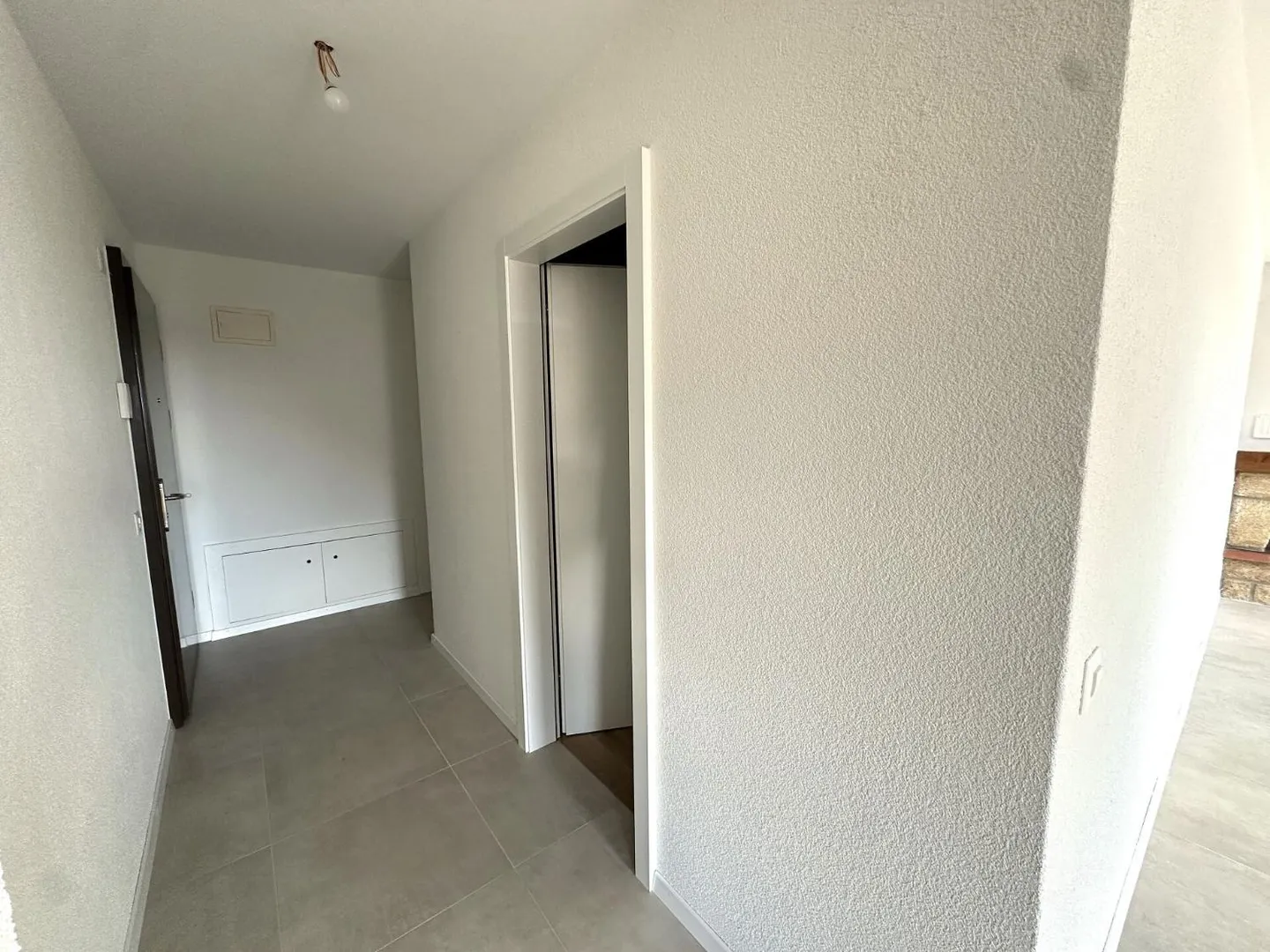 Sehr schöne 4,5-Zimmer-Wohnung komplett renoviert! - Foto 4 von 11