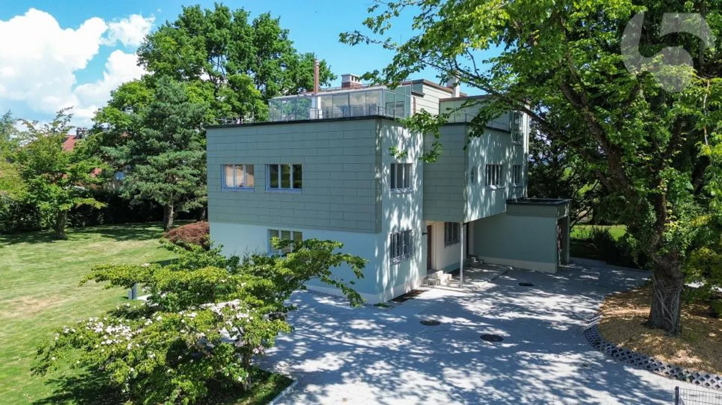 Magnifico appartamento di 3,5 stanze al piano terra di una villa d'architetto con giardino privato (robot tosaerba, irrigazione automatica) e stazione LEB in loco. - Foto 2 di 13