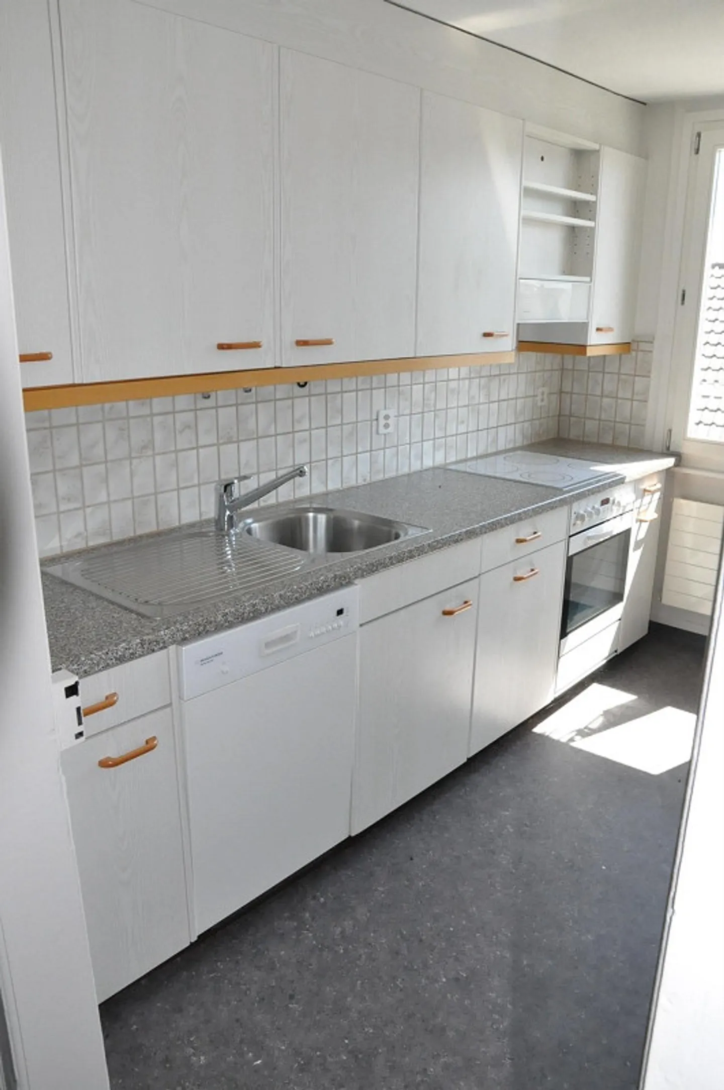 Central, cozy 3½ room attic apartment... - Photo 2 of 10