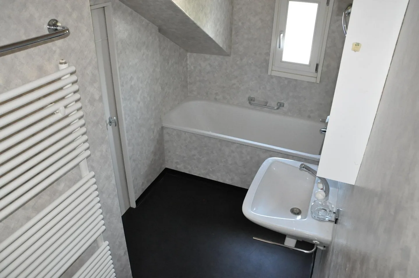 Central, cozy 3½ room attic apartment... - Photo 4 of 10