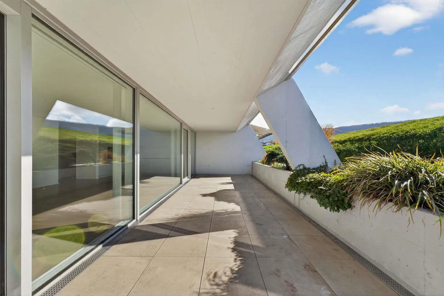 Appartamento moderno e luminoso di 5,5 stanze con una terrazza di 35,5 m² - Foto 1 di 18