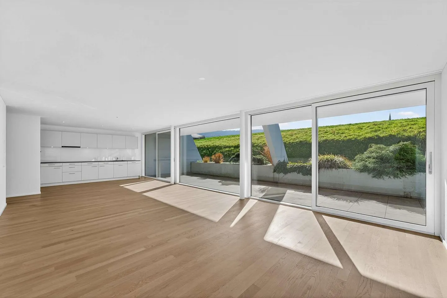 Appartamento moderno e luminoso di 5,5 stanze con una terrazza di 35,5 m² - Foto 2 di 18