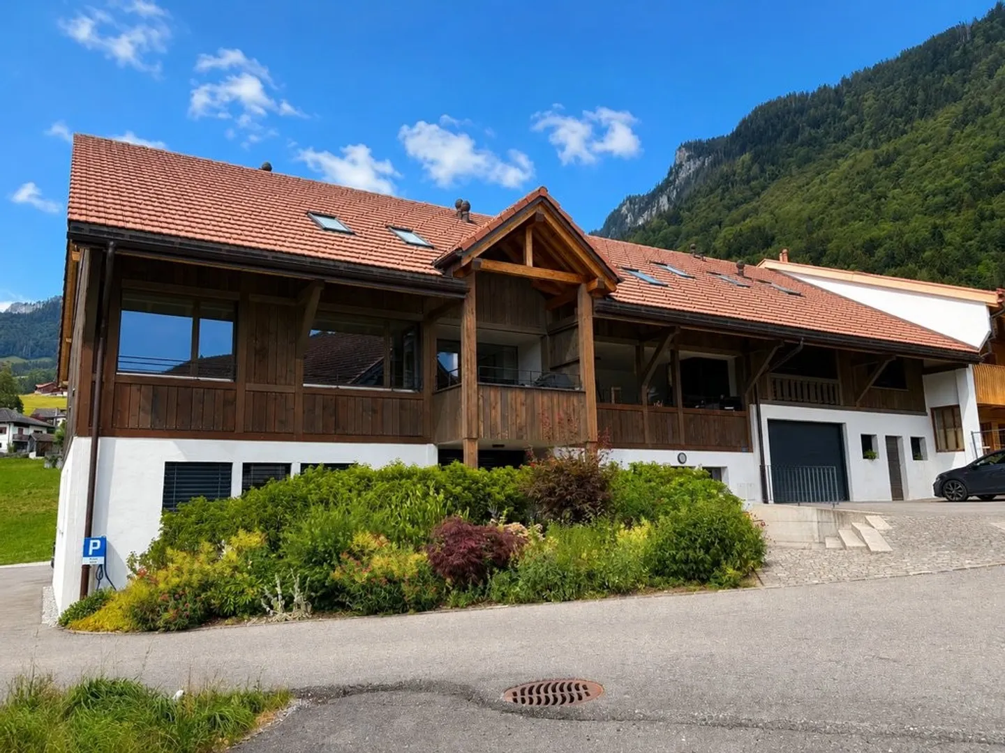 Appartamento 4.5 stanze per 1'960.- CHF/mese inclusi costi aggiuntivi - Foto 1 di 8