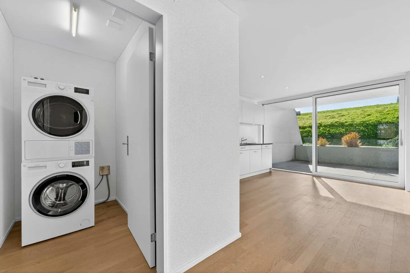 Appartamento moderno e luminoso di 5,5 stanze con una terrazza di 35,5 m² - Foto 8 di 18