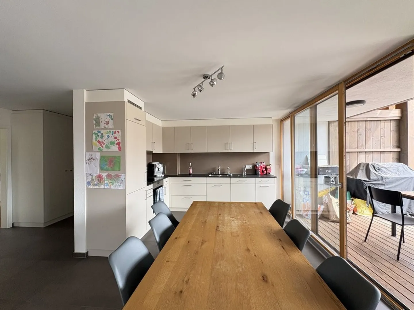 Appartamento 4.5 stanze per 1'960.- CHF/mese inclusi costi aggiuntivi - Foto 3 di 8