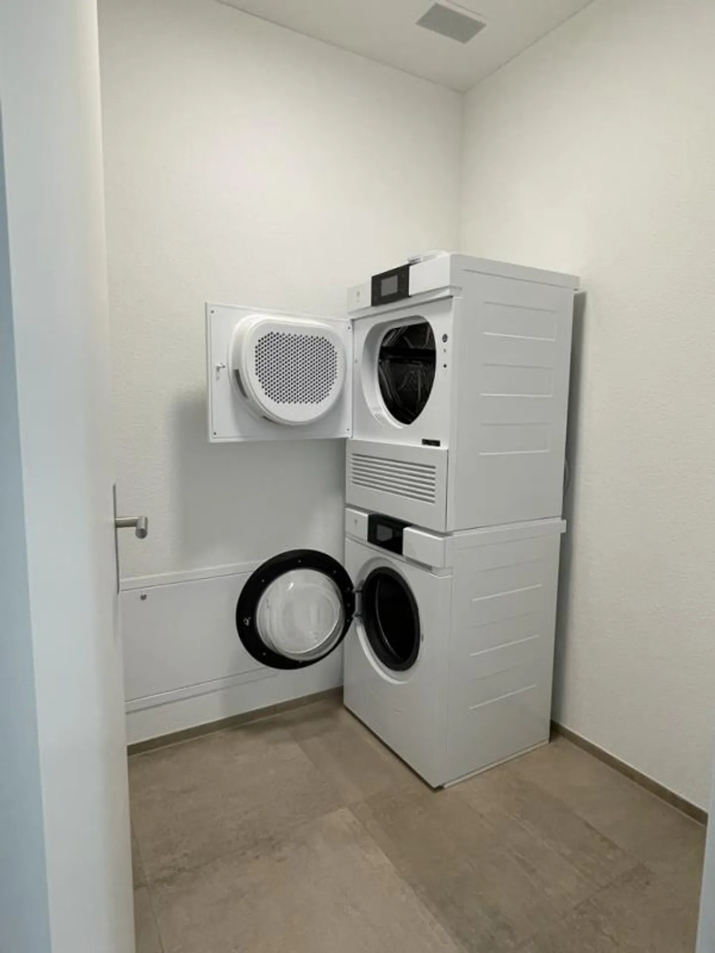 Modern apartment in a quiet location - Photo 9 of 10