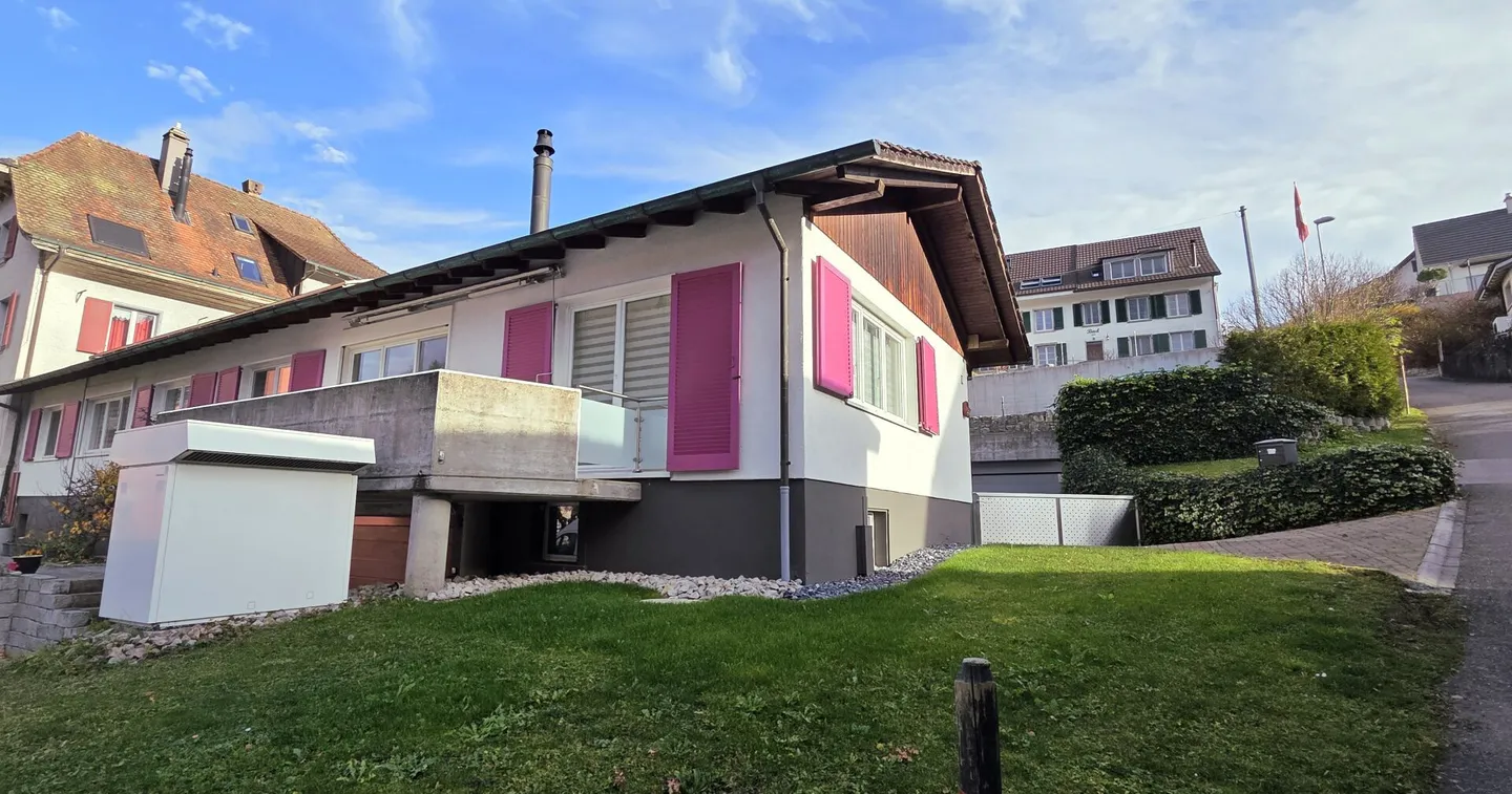 Casa al piano terra di 5,5 stanze con vista panoramica, garage per 3 auto e grande giardino - Foto 1 di 20