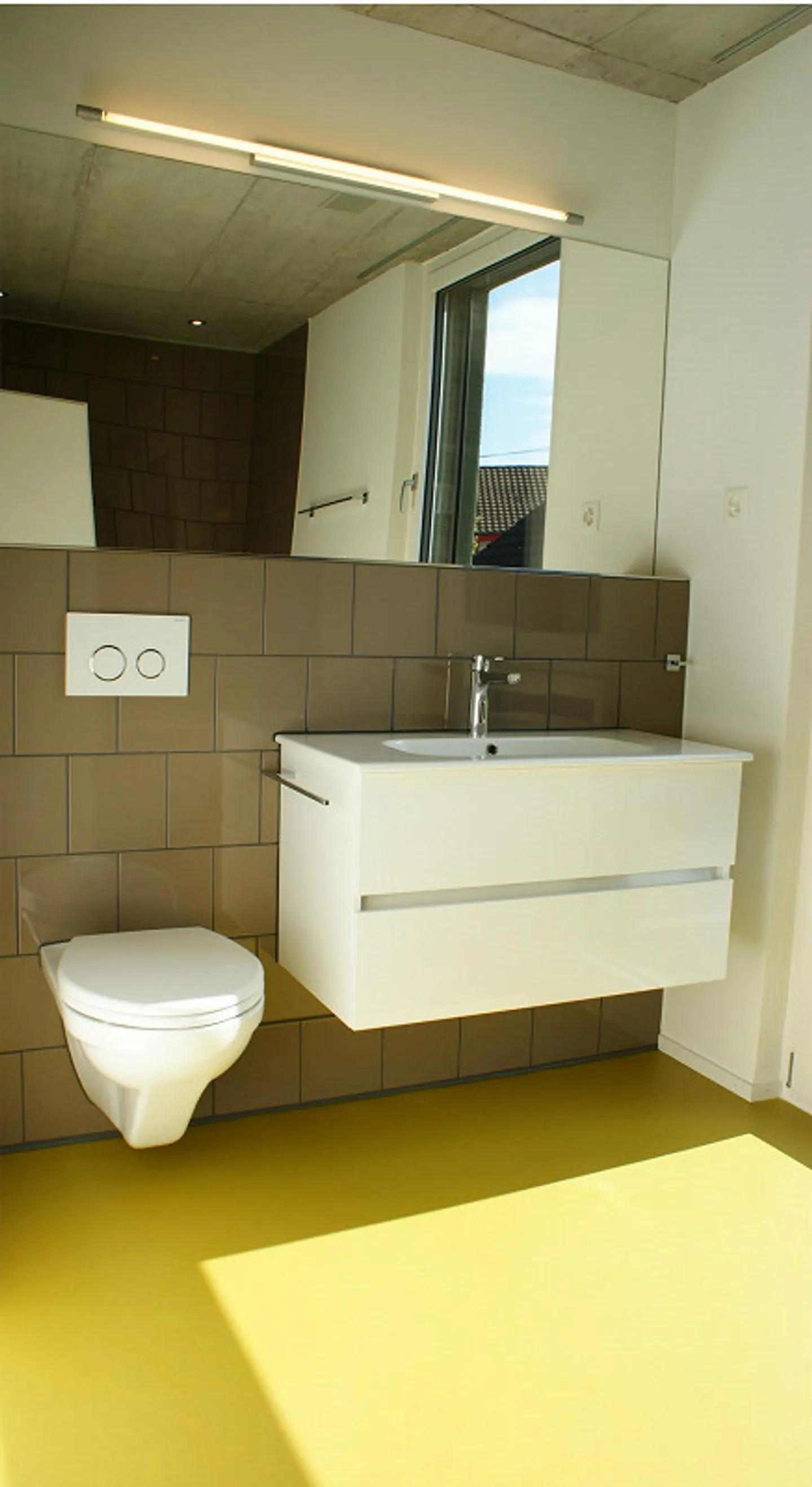 Modern apartment seeks new tenant - Photo 5 of 11