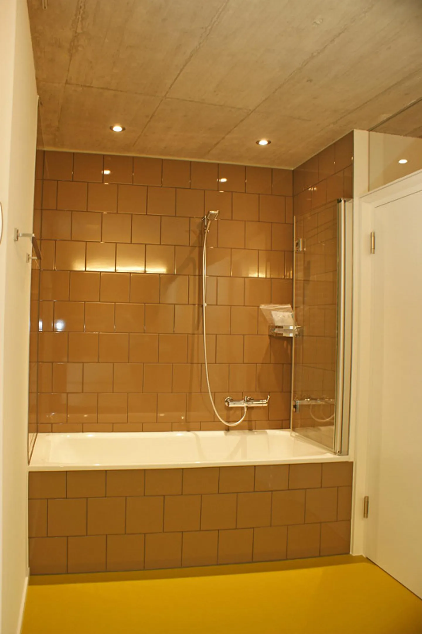 Modern apartment seeks new tenant - Photo 6 of 11