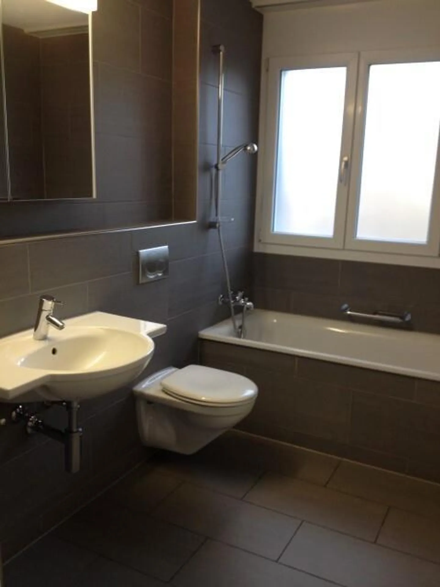 Appartement moderne de 4,5 pièces avec patio - Photo 6 sur 7