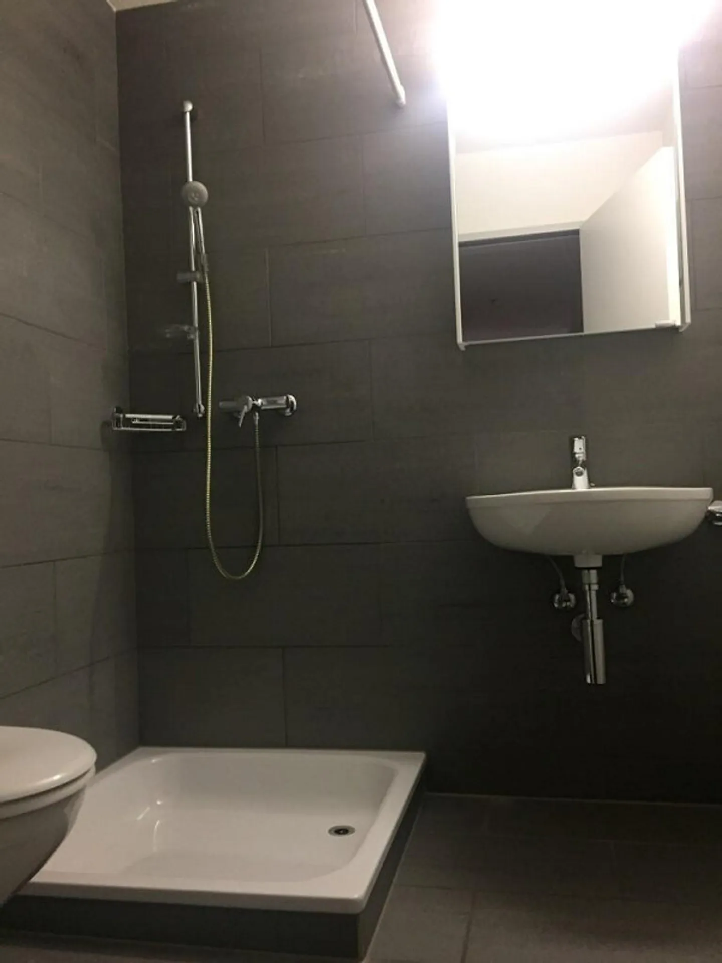Appartement moderne de 4,5 pièces avec patio - Photo 7 sur 7
