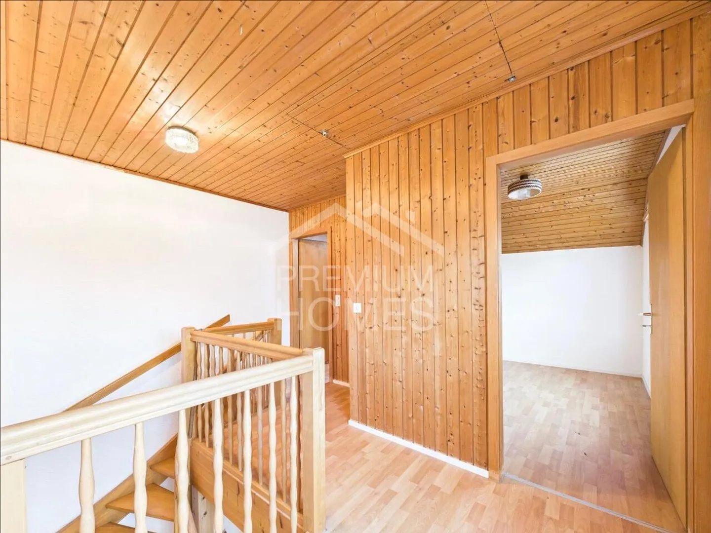 Point fort pour les investisseurs : Deux maisons - un achat ! - Photo 1 sur 12