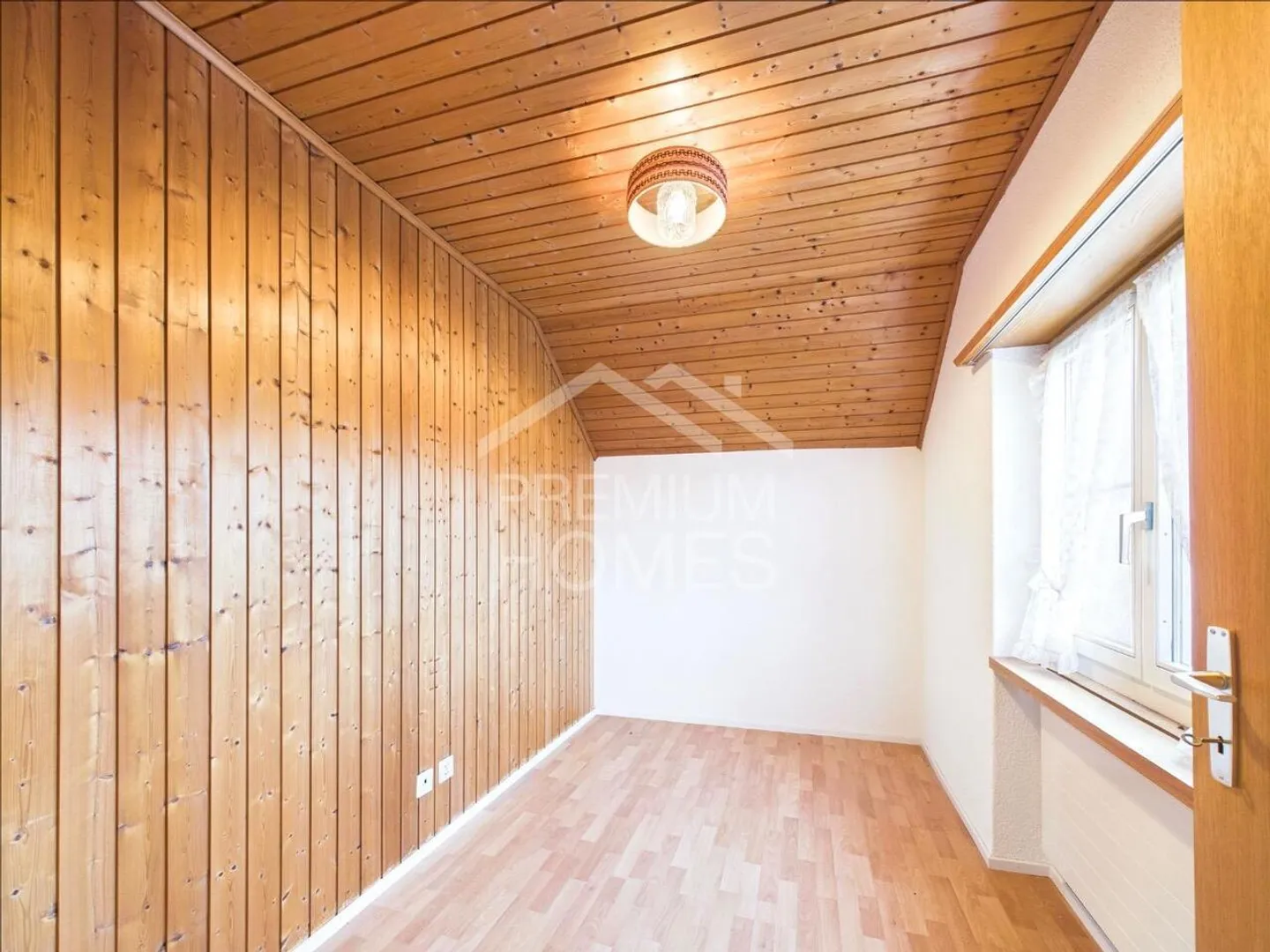 Point fort pour les investisseurs : Deux maisons - un achat ! - Photo 3 sur 12