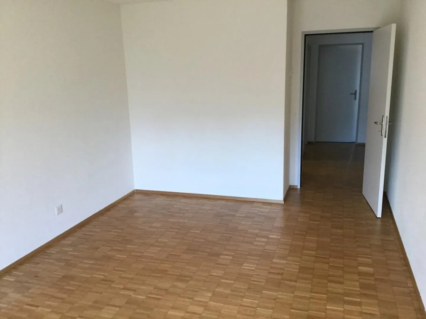 Appartement moderne de 4,5 pièces avec patio - Photo 5 sur 7