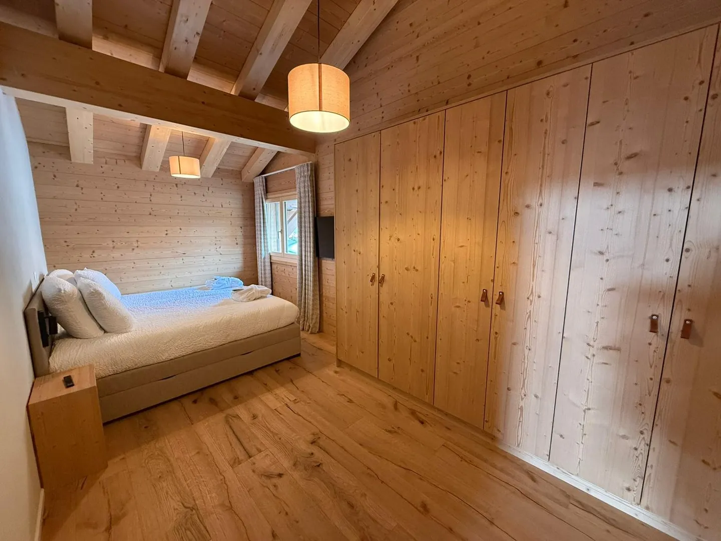 Attic with panoramic view in hotel residence - Photo 4 of 13