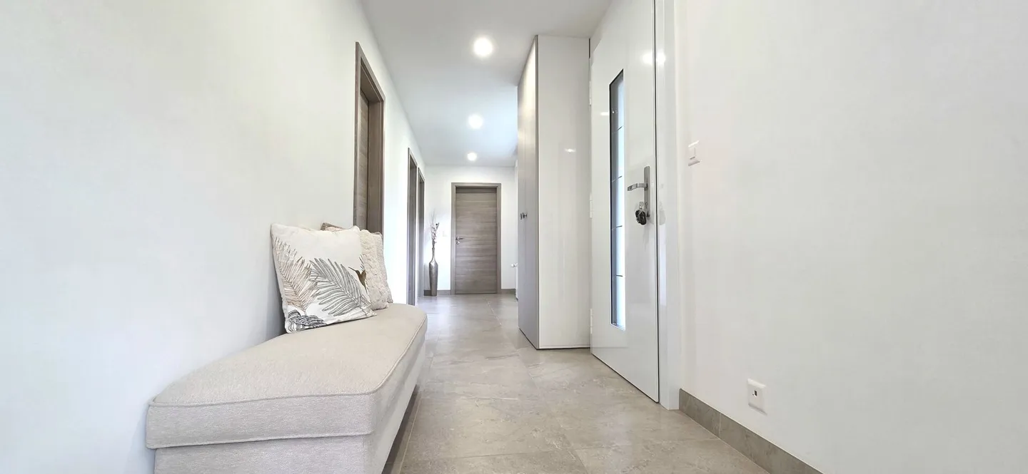 Casa al piano terra di 5,5 stanze con vista panoramica, garage per 3 auto e grande giardino - Foto 6 di 20