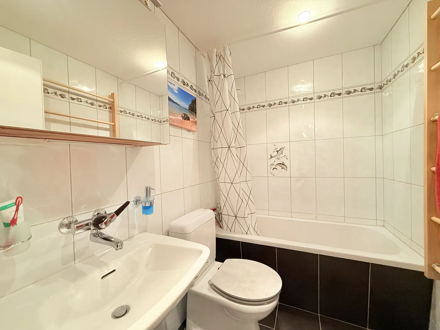 CITY APARTMENT WITH A VIEW - Photo 7 of 9