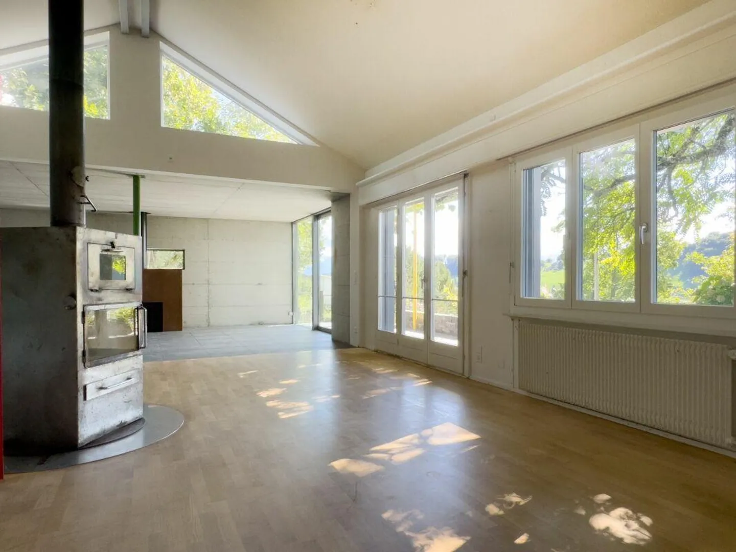 Maison individuelle de 8,5 pièces avec appartement séparé dans un emplacement magnifique à Worb - Photo 6 sur 29