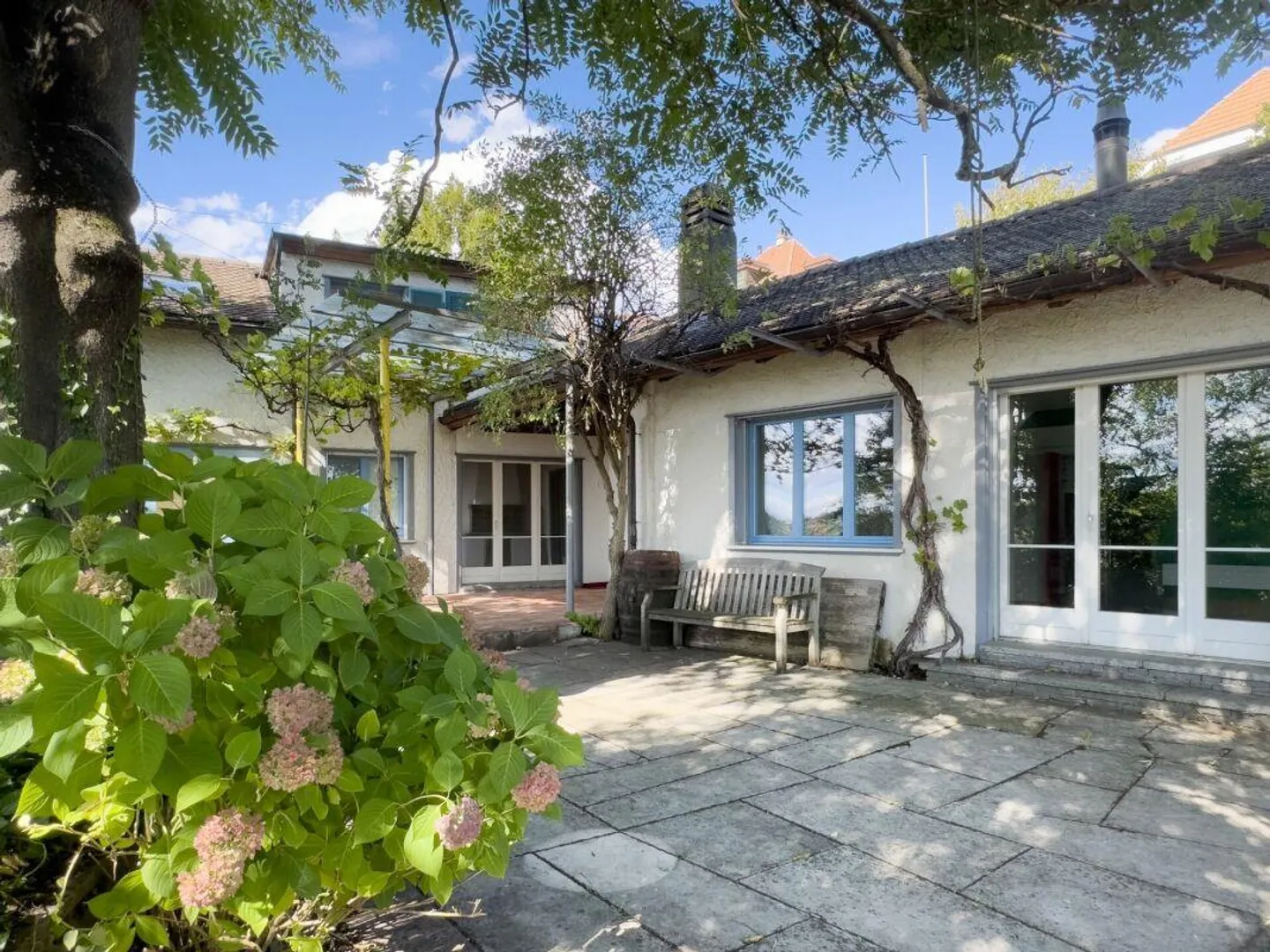 Maison individuelle de 8,5 pièces avec appartement séparé dans un emplacement magnifique à Worb - Photo 1 sur 29