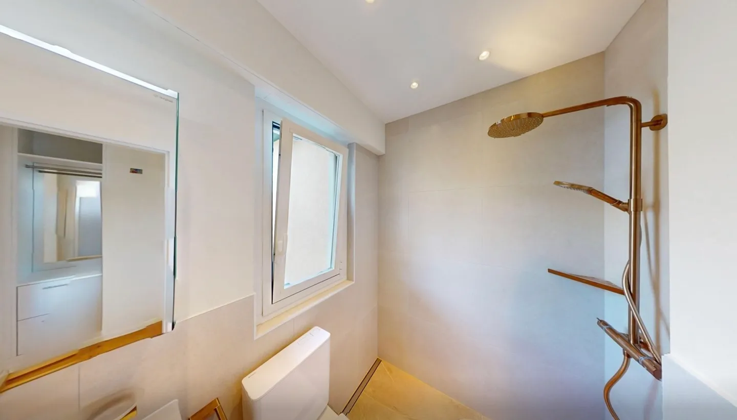 Modern Studio with Lake View - Photo 10 of 17