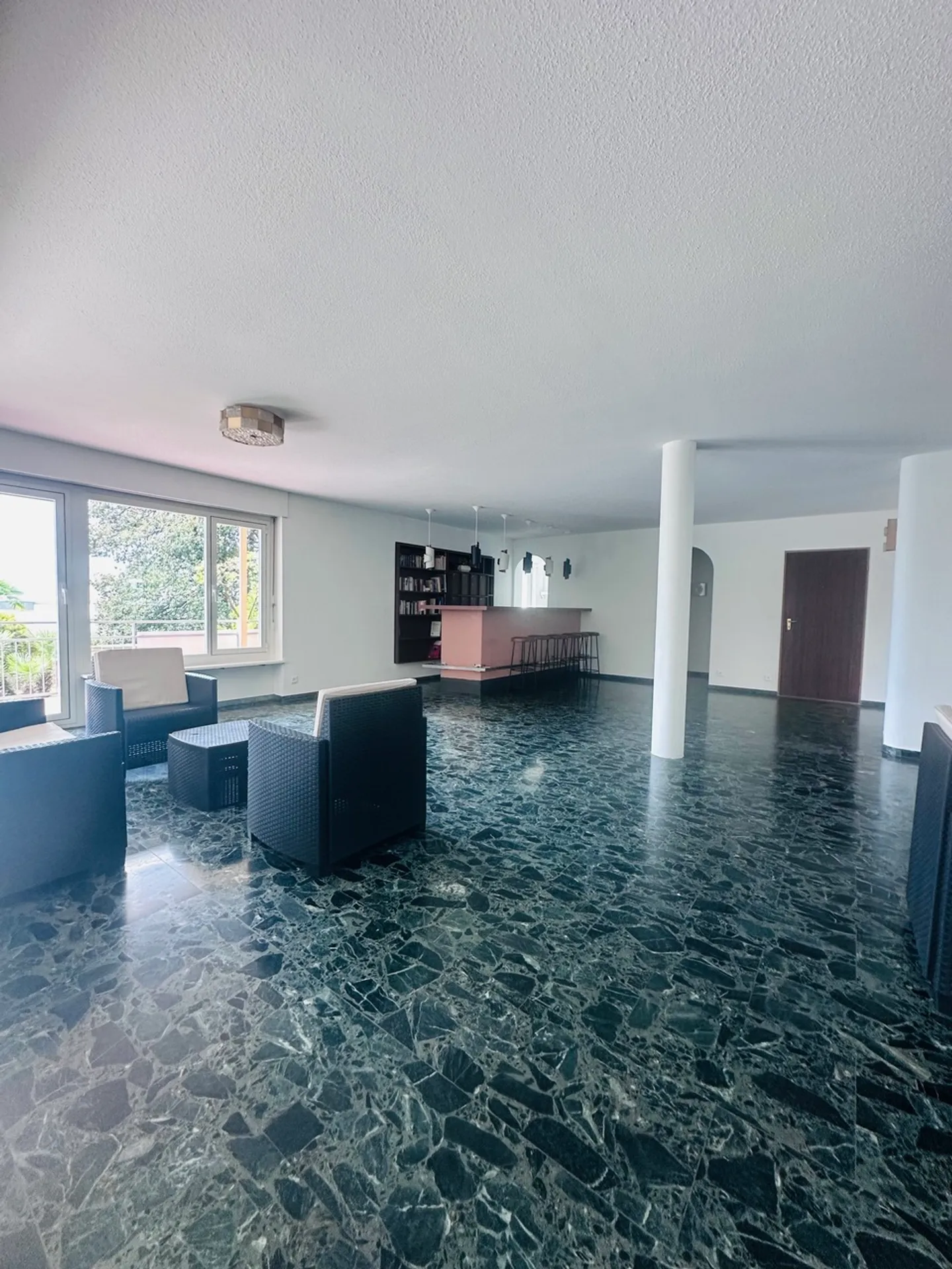 Modern Studio with Lake View - Photo 13 of 17