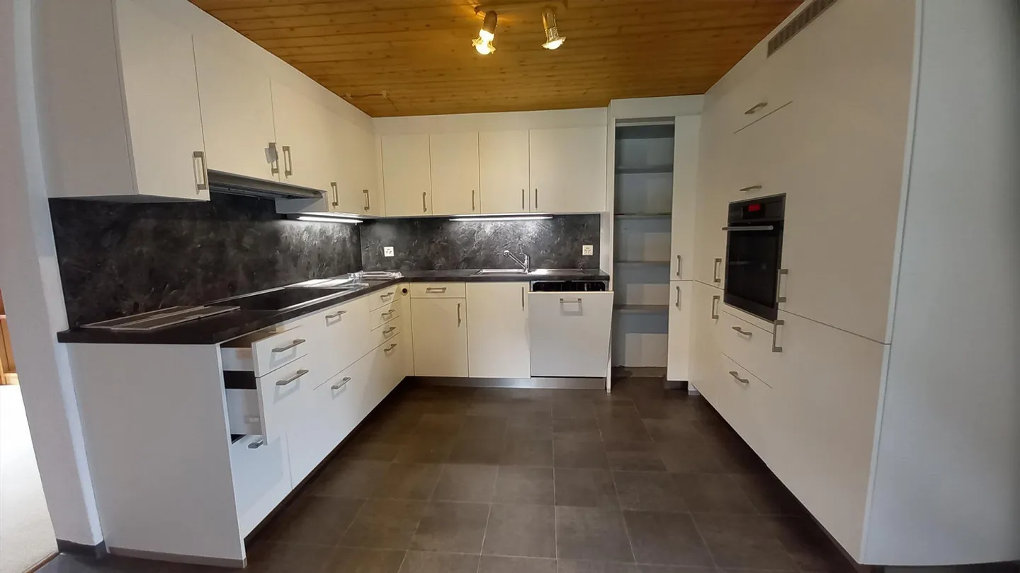 Igis beautiful 4-room apartment with a view and green space - Photo 2 of 23