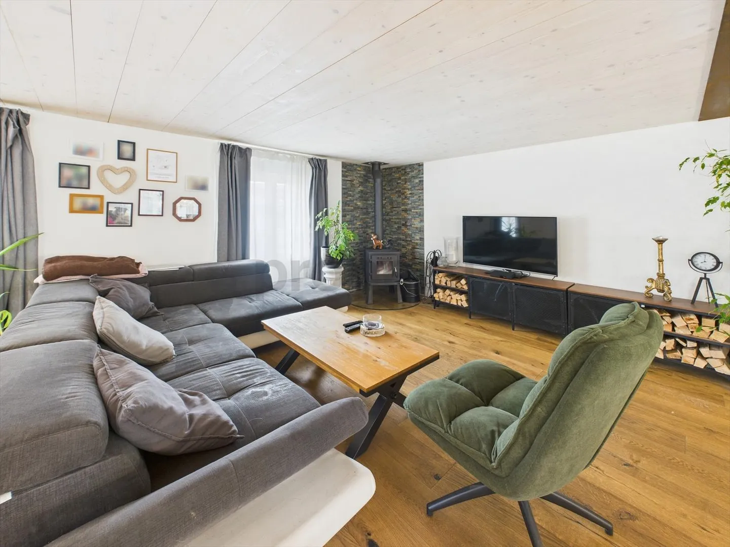 Single house for sale - Photo 1 of 13