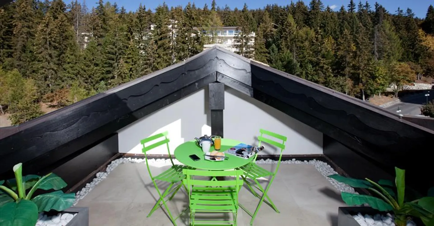 Superb penthouse in the center of Crans - Photo 2 of 12