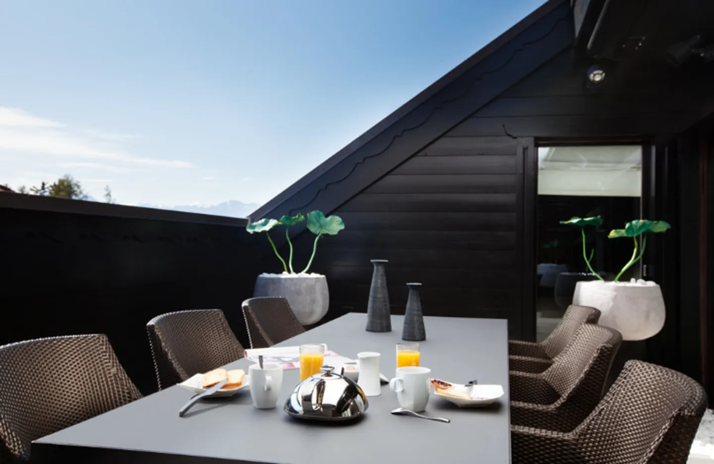 Superb penthouse in the center of Crans - Photo 3 of 12