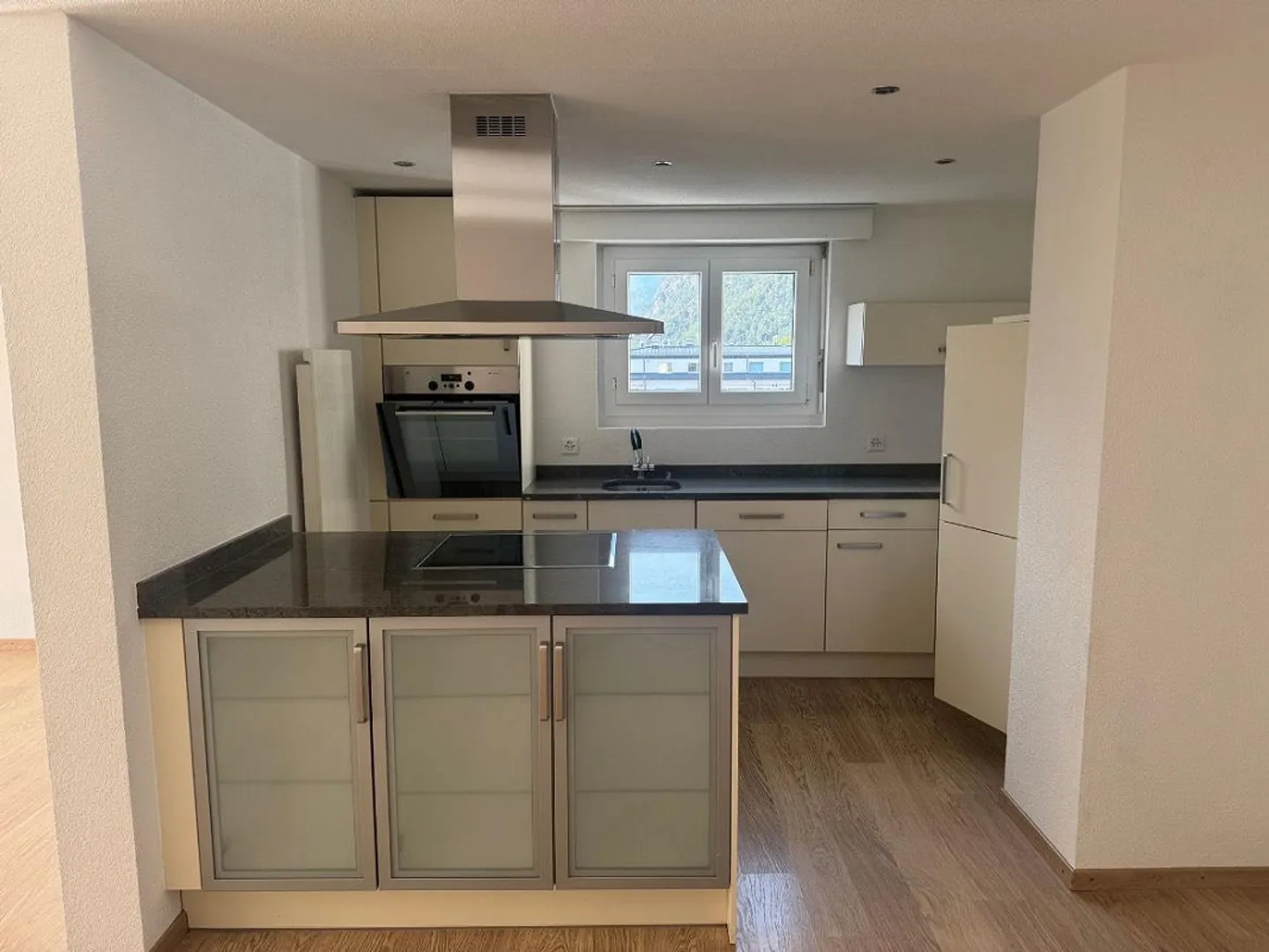 Appartement de location attrayant directement à la gare de Visp - Photo 1 sur 8