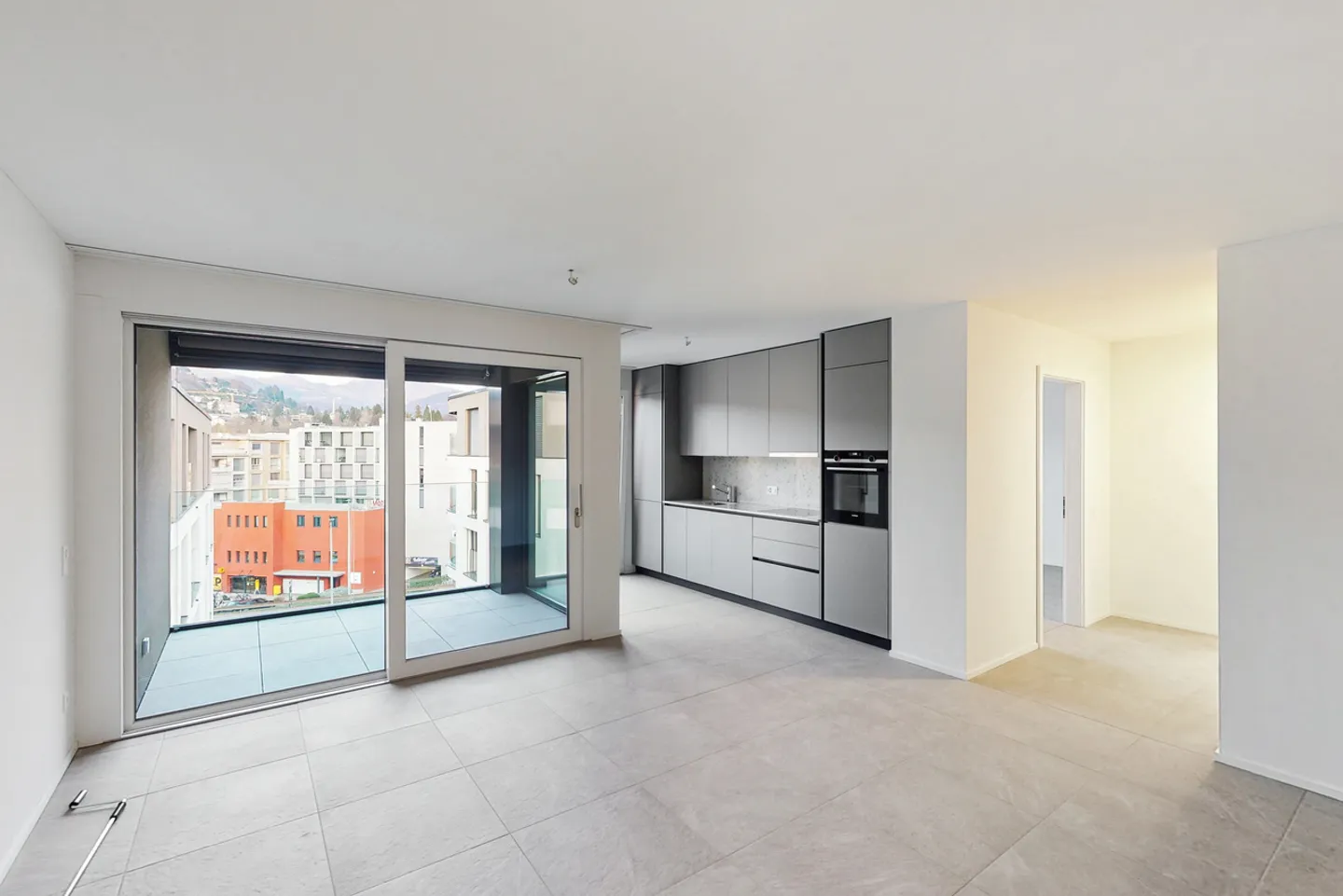 Morella Massagno - Vivre dans un appartement de 2.5 pièces dans une zone stratégique - Photo 2 sur 10