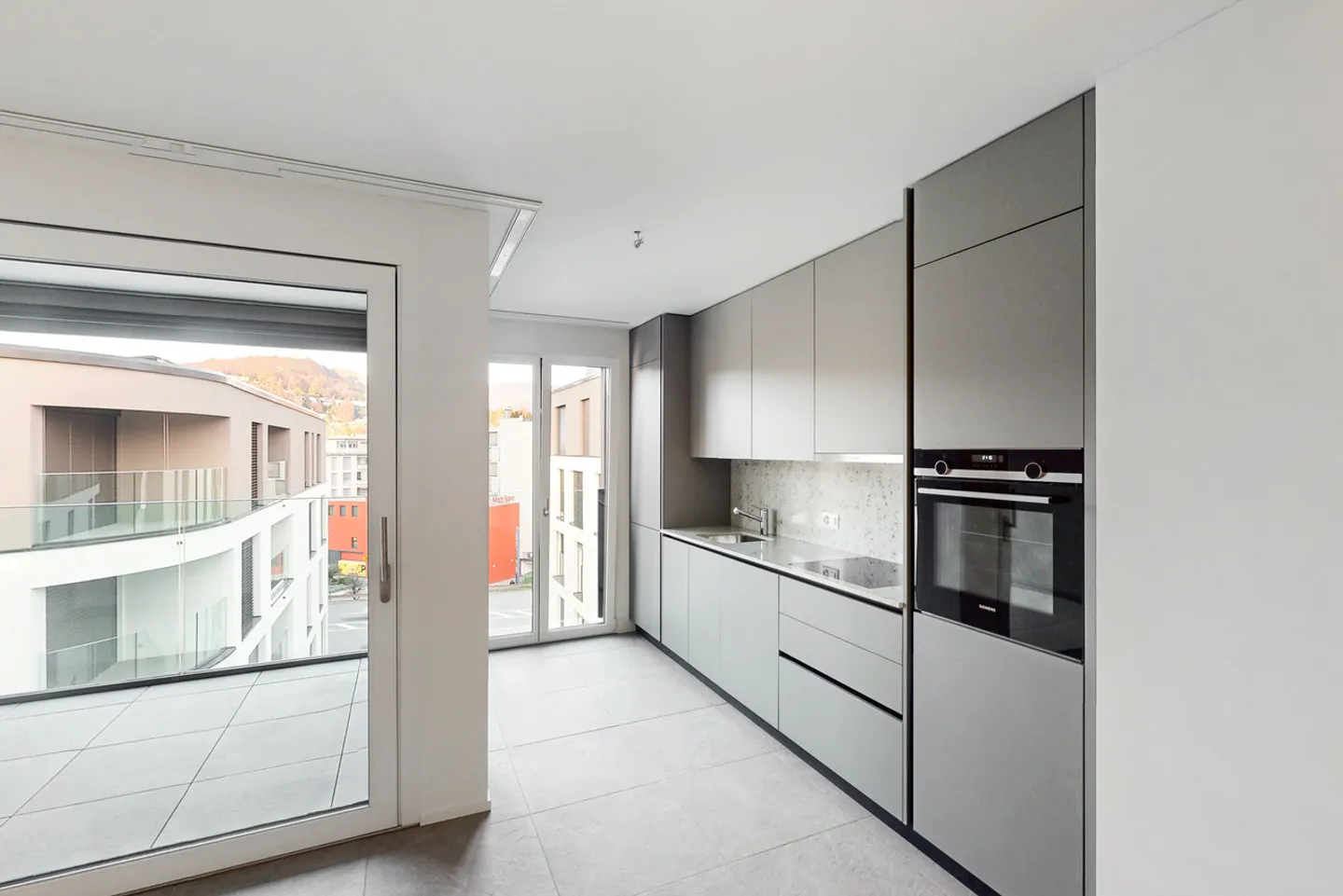 Morella Massagno - Vivre dans un appartement de 2.5 pièces dans une zone stratégique - Photo 3 sur 10