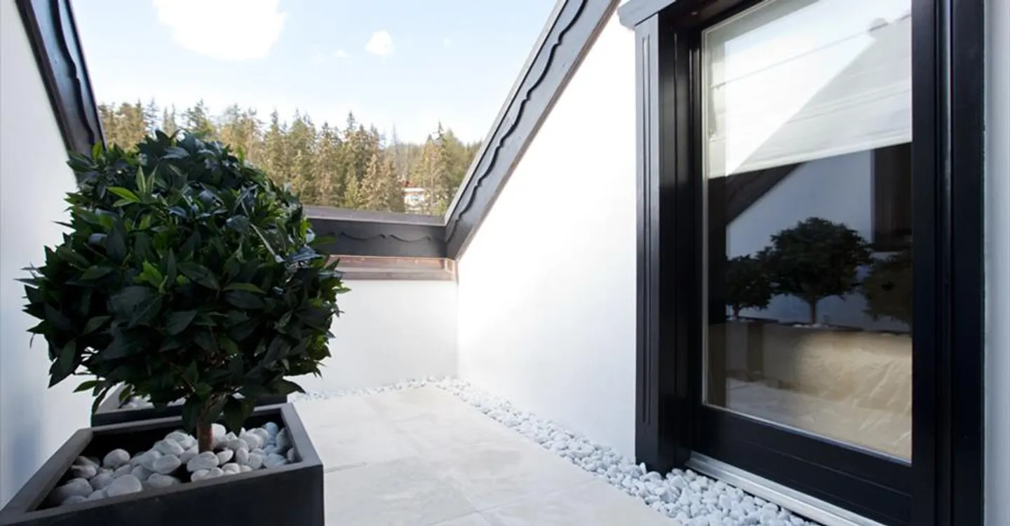 Superb penthouse in the center of Crans - Photo 10 of 12