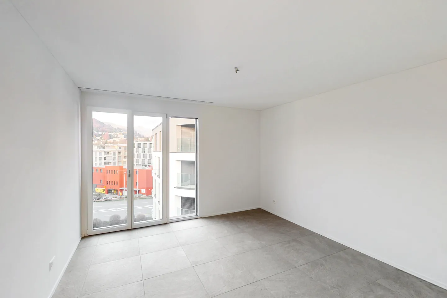 Morella Massagno - Vivre dans un appartement de 2.5 pièces dans une zone stratégique - Photo 5 sur 10